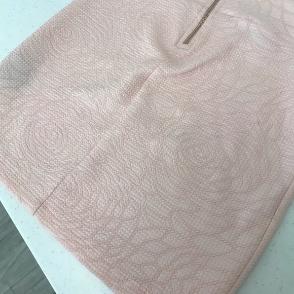 Bebe rose textured mini skirt 🌹 - Picture 4 of 4